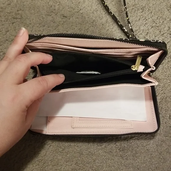 Betsey Johnson Floral Wristlet/Wallet - Picture 4 of 6